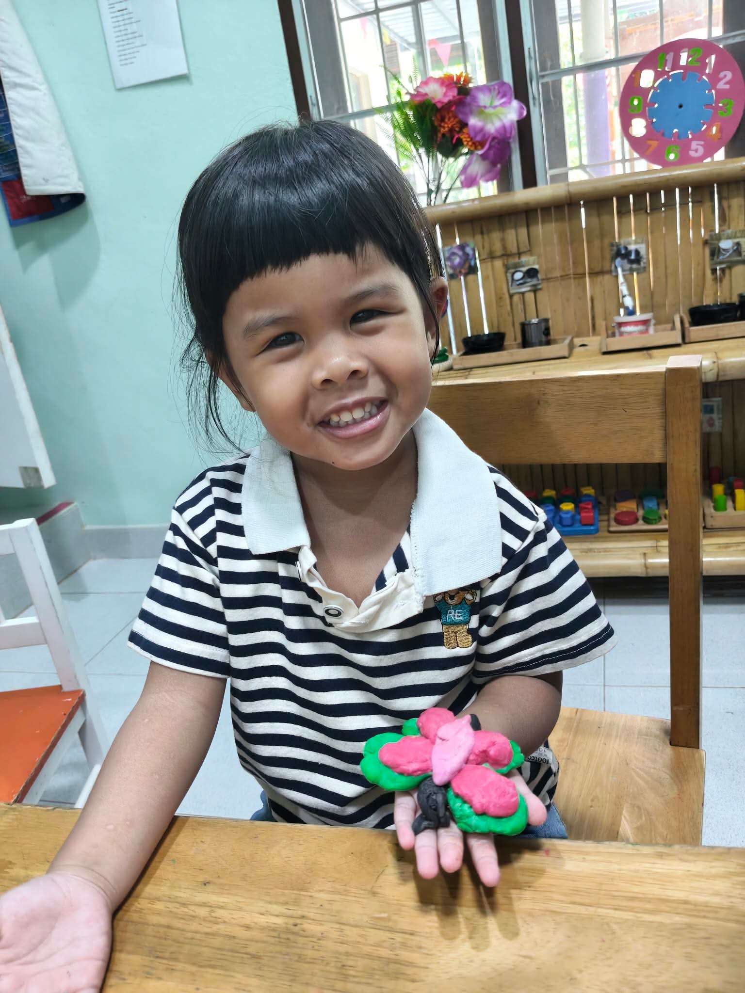 This little one chose to craft a butterfly for her insect of choice 🦋